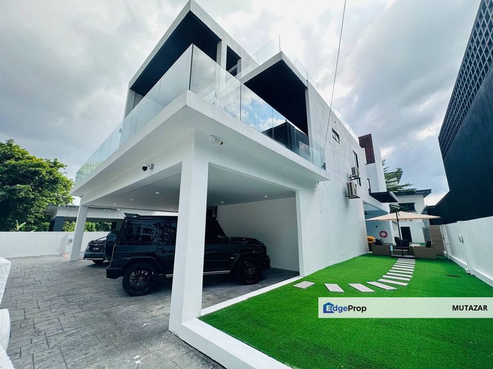 FREEHOLD, 3-STOREY LUXURY BUNGALOW @ COUNTRY HEIGHTS KAJANG, SELANGOR - Fully Renovated with Swimming Pool, Selangor, Country Heights