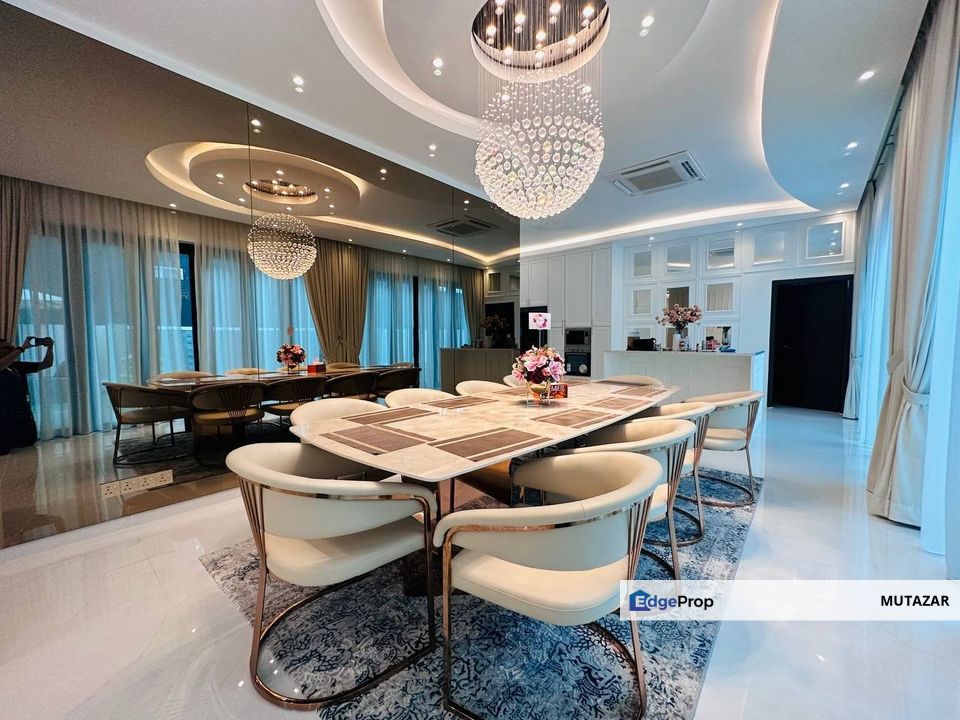 FREEHOLD, 3-STOREY LUXURY BUNGALOW @ COUNTRY HEIGHTS KAJANG, SELANGOR - Fully Renovated with Swimming Pool, Selangor, Country Heights