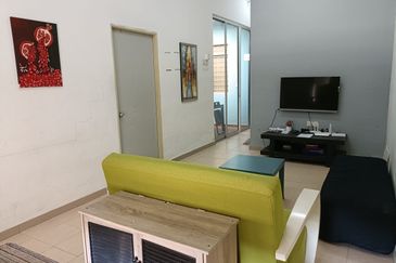 Single Storey Terrace House in Taman Pinggiran Cyber, Cyberjaya - Renovated Unit & Fully Furnished 