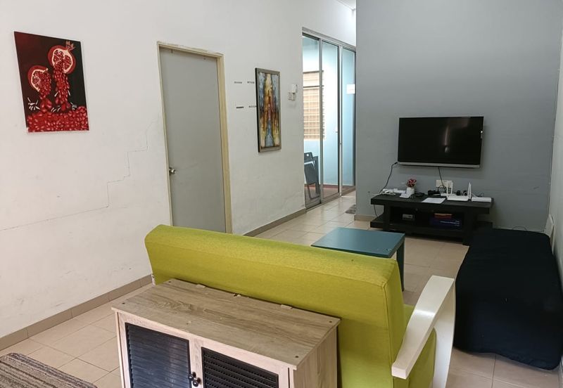 Single Storey Terrace House in Taman Pinggiran Cyber, Cyberjaya - Renovated Unit & Fully Furnished 
