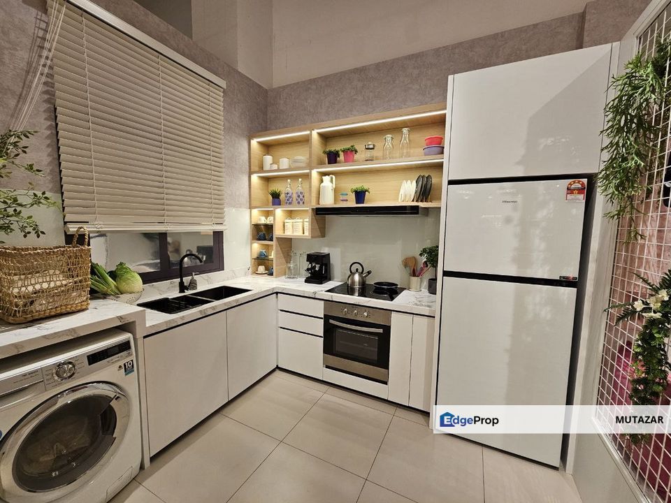 NEW FREEHOLD, Luxury Serviced Apartment @ Semenyih, Selangor - With Balcony  & 2 Covered Carpark Side By Side, Selangor, Semenyih