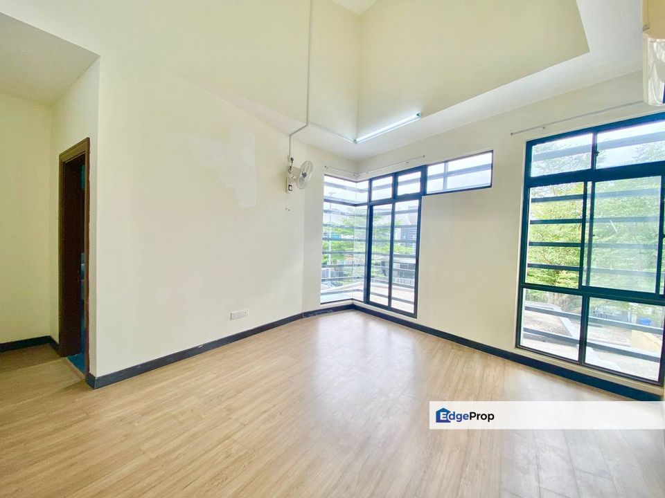 FREEHOLD |  Double Storey Superlink @ Laman Glenmarie, Shah Alam - Extra Land at Front & Backyard , Selangor, Glenmarie