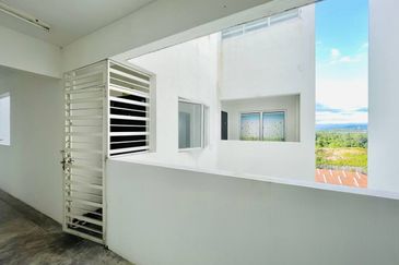 Puncak Hijauan (Hijauan Heights)