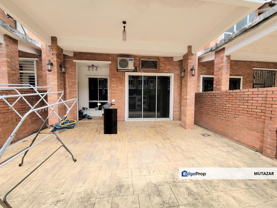 Renovated & Extended, Double Storey Terrace House at Alam Budiman, Shah Alam - With Kitchen Cabinet, Selangor, Shah Alam