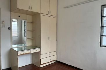 FREEHOLD END LOT, Double Storey Terrace House @ Taman Setiawangsa, KL - Extra Land at Side & Huge Parking Space Up To 4 Cars