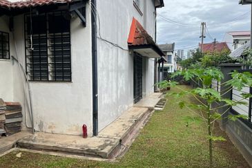 FREEHOLD END LOT, Double Storey Terrace House @ Taman Setiawangsa, KL - Extra Land at Side & Huge Parking Space Up To 4 Cars