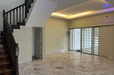 FREEHOLD END LOT, Double Storey Terrace House @ Taman Setiawangsa, KL - Extra Land at Side & Huge Parking Space Up To 4 Cars