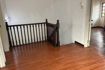 FREEHOLD END LOT, Double Storey Terrace House @ Taman Setiawangsa, KL - Extra Land at Side & Huge Parking Space Up To 4 Cars