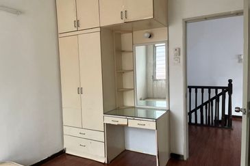 FREEHOLD END LOT, Double Storey Terrace House @ Taman Setiawangsa, KL - Extra Land at Side & Huge Parking Space Up To 4 Cars