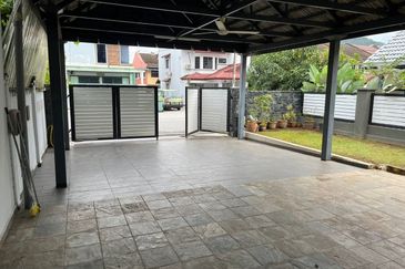 FREEHOLD END LOT, Double Storey Terrace House @ Taman Setiawangsa, KL - Extra Land at Side & Huge Parking Space Up To 4 Cars