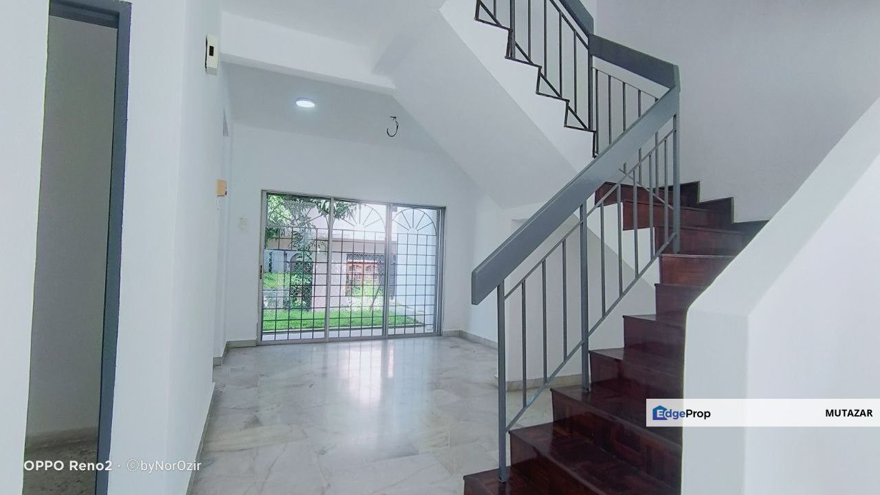FACING OPEN!  Double Storey Terrace House at Jalan Cecawi, Seksyen 6, Kota Damansara - Refurbished & Huge Extra Land, Selangor, Kota Damansara