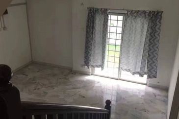 FREEHOLD END LOT, Double Storey Terrace House @ Taman Setiawangsa KL - Extra Land At Side