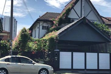 FREEHOLD END LOT, Double Storey Terrace House @ Taman Setiawangsa KL - Extra Land At Side