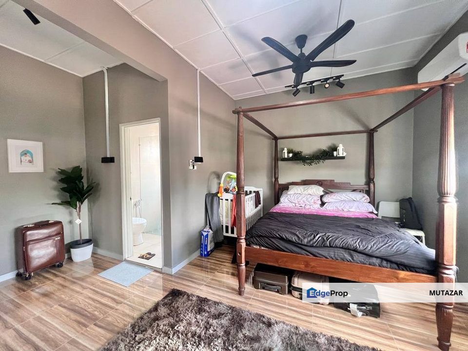 FULLY RENOVATED & EXTENDED, 1.5 Storey Bungalow @ Taman Tasik Semenyih - Huge Extra Land at Side, Selangor, Semenyih