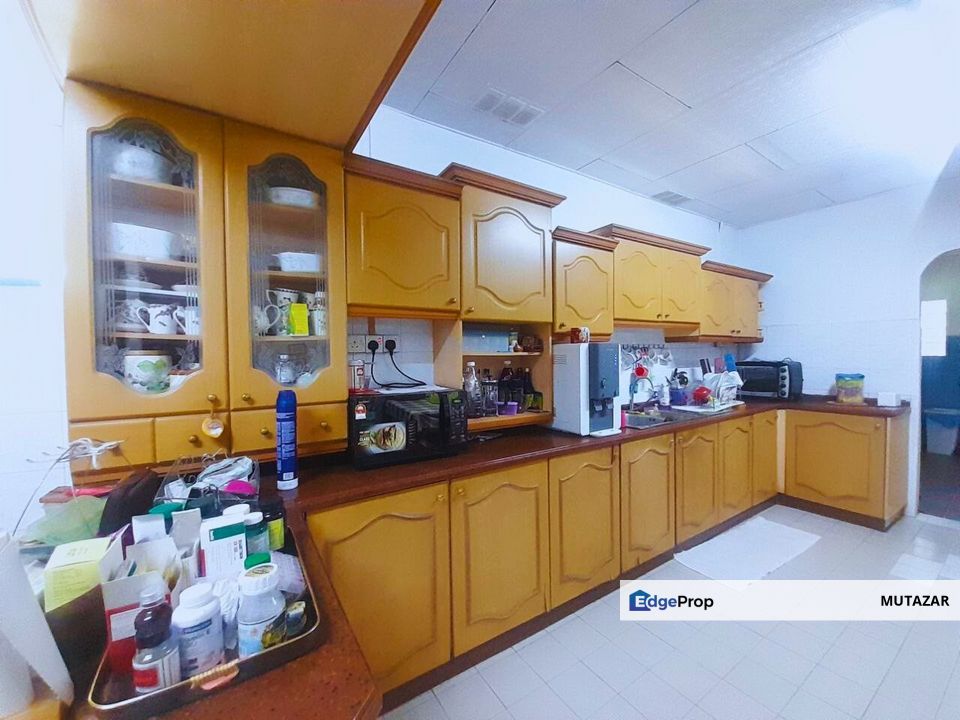 CORNER LOT, Double Storey Terrace House @ Seksyen 4, Shah Alam - Extra Land & 6 Bedrooms , Selangor, Shah Alam