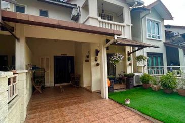 RENOVATED-EXTENDED-BIG BUILT UP, Double Storey Terrace House @ U8 Jalan Serambi, Bukit Jelutong, Shah Alam - FREEHOLD