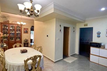 RENOVATED-EXTENDED-BIG BUILT UP, Double Storey Terrace House @ U8 Jalan Serambi, Bukit Jelutong, Shah Alam - FREEHOLD