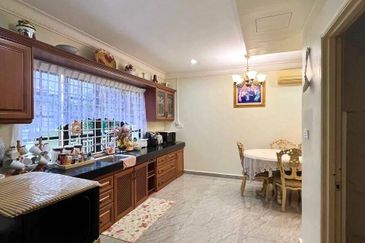 RENOVATED-EXTENDED-BIG BUILT UP, Double Storey Terrace House @ U8 Jalan Serambi, Bukit Jelutong, Shah Alam - FREEHOLD