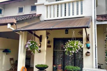 RENOVATED-EXTENDED-BIG BUILT UP, Double Storey Terrace House @ U8 Jalan Serambi, Bukit Jelutong, Shah Alam - FREEHOLD