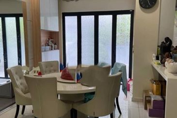 FREEHOLD, 3-Storeys Semi-D @ Seksyen U8, Bukit Jelutong - Fully Renovated and Extended