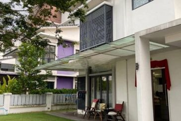 FREEHOLD, 3-Storeys Semi-D @ Seksyen U8, Bukit Jelutong - Fully Renovated and Extended