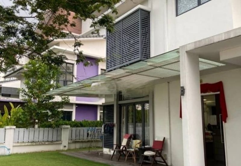 FREEHOLD, 3-Storeys Semi-D @ Seksyen U8, Bukit Jelutong - Fully Renovated and Extended