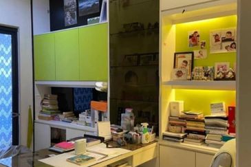 FREEHOLD, 3-Storeys Semi-D @ Seksyen U8, Bukit Jelutong - Fully Renovated and Extended