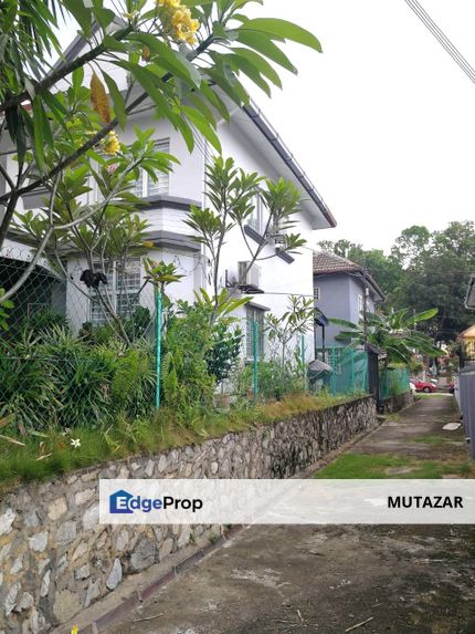 PRICE REDUCED !!! END LOT, Double Storey Terrace House at USJ 6 - Extra Land at Side & Near Taipan LRT Station, Selangor, USJ