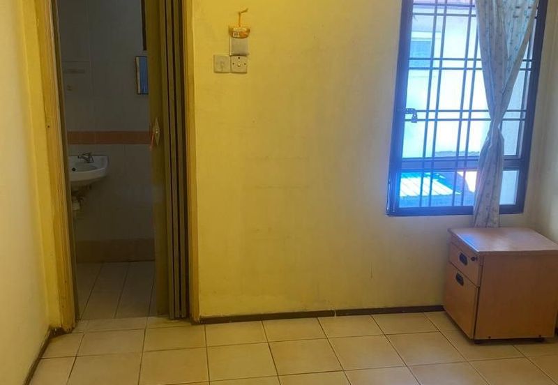 FREEHOLD, Double Storey Terrace House @ Bukit Jelutong, Shah Alam - Near Amenities