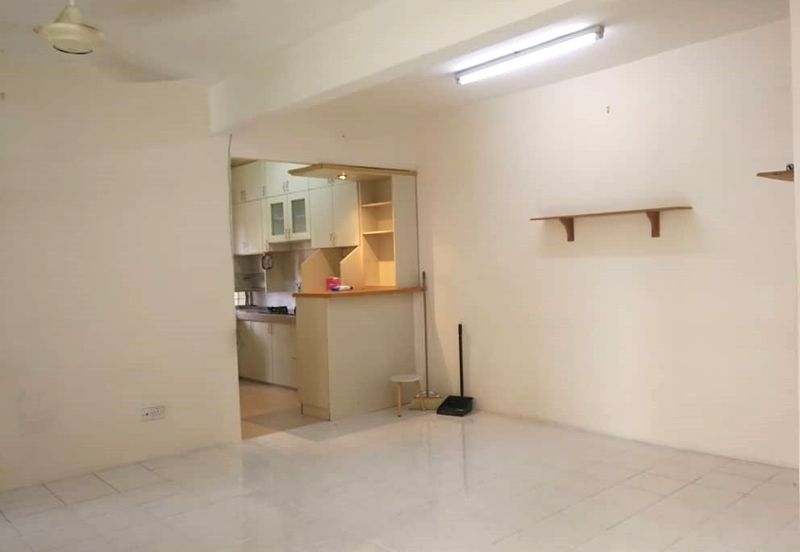 Sri Puteri (Earls Court), Ukay Perdana