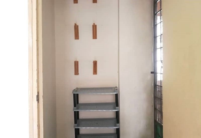 Sri Puteri (Earls Court), Ukay Perdana