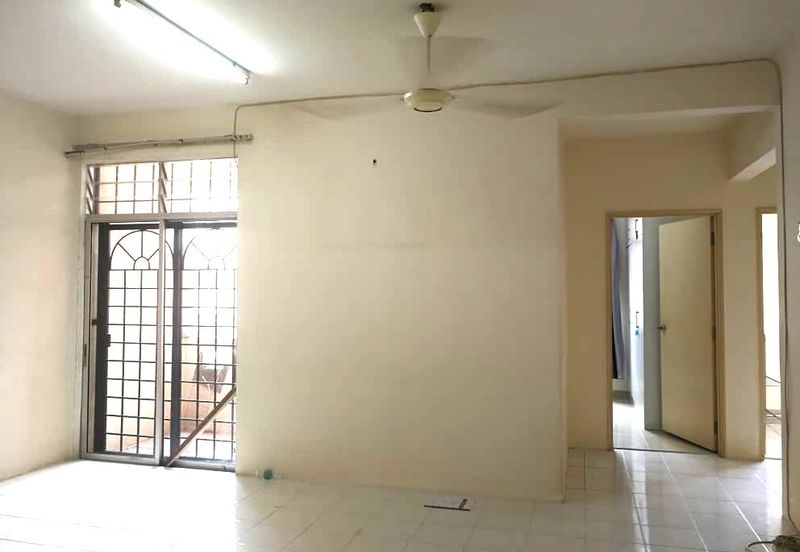 Sri Puteri (Earls Court), Ukay Perdana