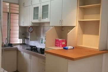 Sri Puteri (Earls Court), Ukay Perdana