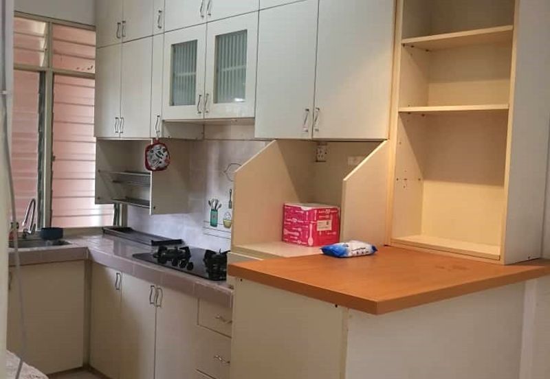 Sri Puteri (Earls Court), Ukay Perdana