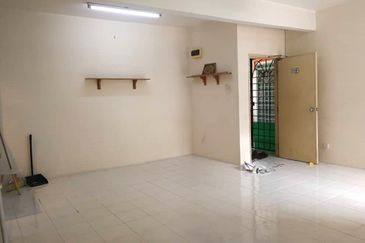 Sri Puteri (Earls Court), Ukay Perdana