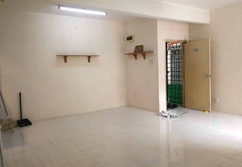 Sri Puteri (Earls Court), Ukay Perdana