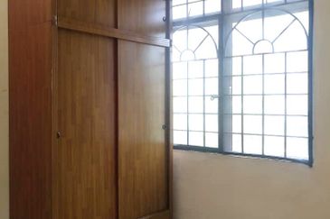 Sri Puteri (Earls Court), Ukay Perdana