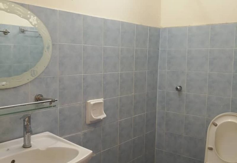 Sri Puteri (Earls Court), Ukay Perdana