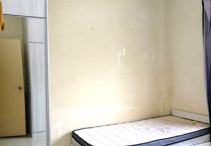 Sri Puteri (Earls Court), Ukay Perdana