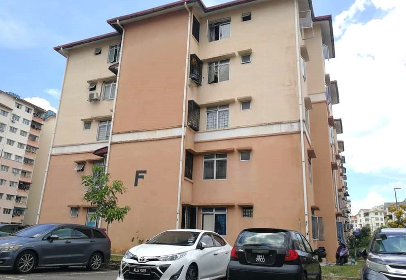 Sri Puteri (Earls Court), Ukay Perdana