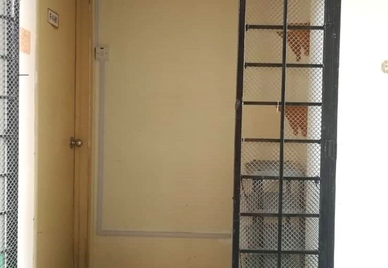 Sri Puteri (Earls Court), Ukay Perdana