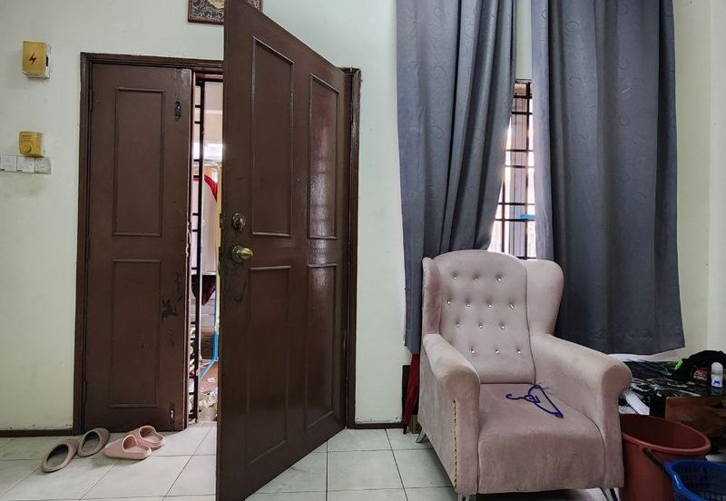  HOT PRICE! Double Storey Terrace House @ Bukit Jelutong, Shah Alam - FREEHOLD