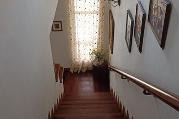 FREEHOLD CORNER LOT, Double Storey Link House @ Bukit Jelutong, Shah Alam - Huge Extra Land at Side