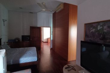 FREEHOLD CORNER LOT, Double Storey Link House @ Bukit Jelutong, Shah Alam - Huge Extra Land at Side