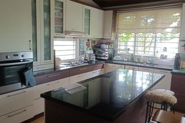 FREEHOLD CORNER LOT, Double Storey Link House @ Bukit Jelutong, Shah Alam - Huge Extra Land at Side