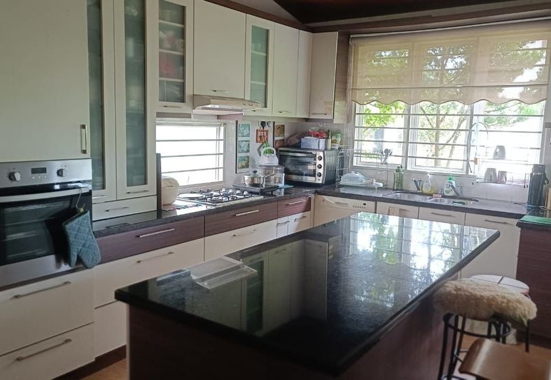 FREEHOLD CORNER LOT, Double Storey Link House @ Bukit Jelutong, Shah Alam - Huge Extra Land at Side