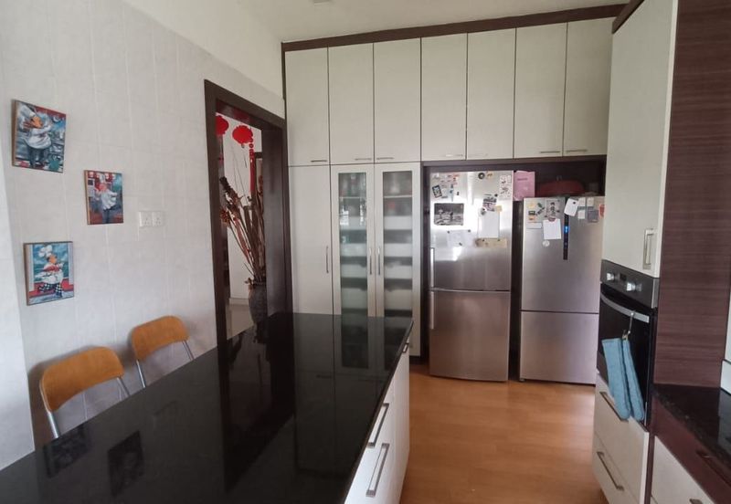 FREEHOLD CORNER LOT, Double Storey Link House @ Bukit Jelutong, Shah Alam - Huge Extra Land at Side