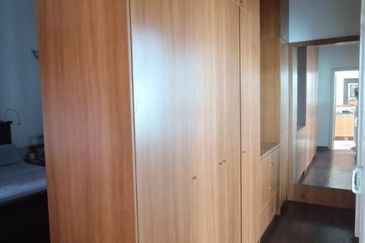 FREEHOLD CORNER LOT, Double Storey Link House @ Bukit Jelutong, Shah Alam - Huge Extra Land at Side