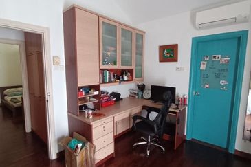 FREEHOLD CORNER LOT, Double Storey Link House @ Bukit Jelutong, Shah Alam - Huge Extra Land at Side