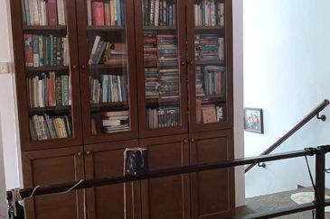 FREEHOLD CORNER LOT, Double Storey Link House @ Bukit Jelutong, Shah Alam - Huge Extra Land at Side